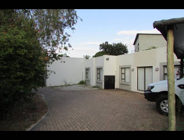 6 BEDROOM HOUSE FOR SALE IN WHITE RIVER CENTRAL